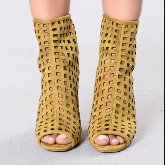 Cape Robbin Arama Ankle Boot - Picture 2 of 4